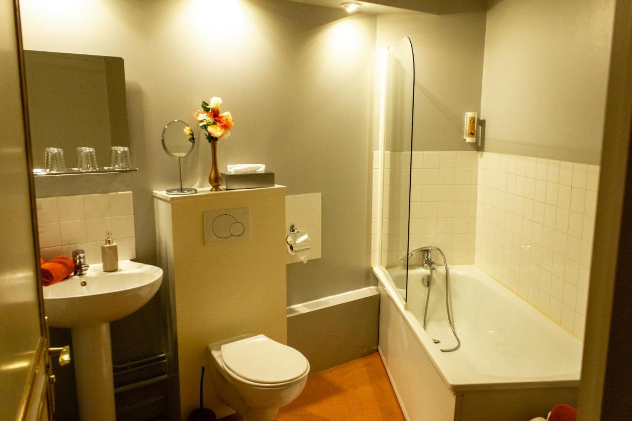 Hotel Le Baron Cremieu Экстерьер фото