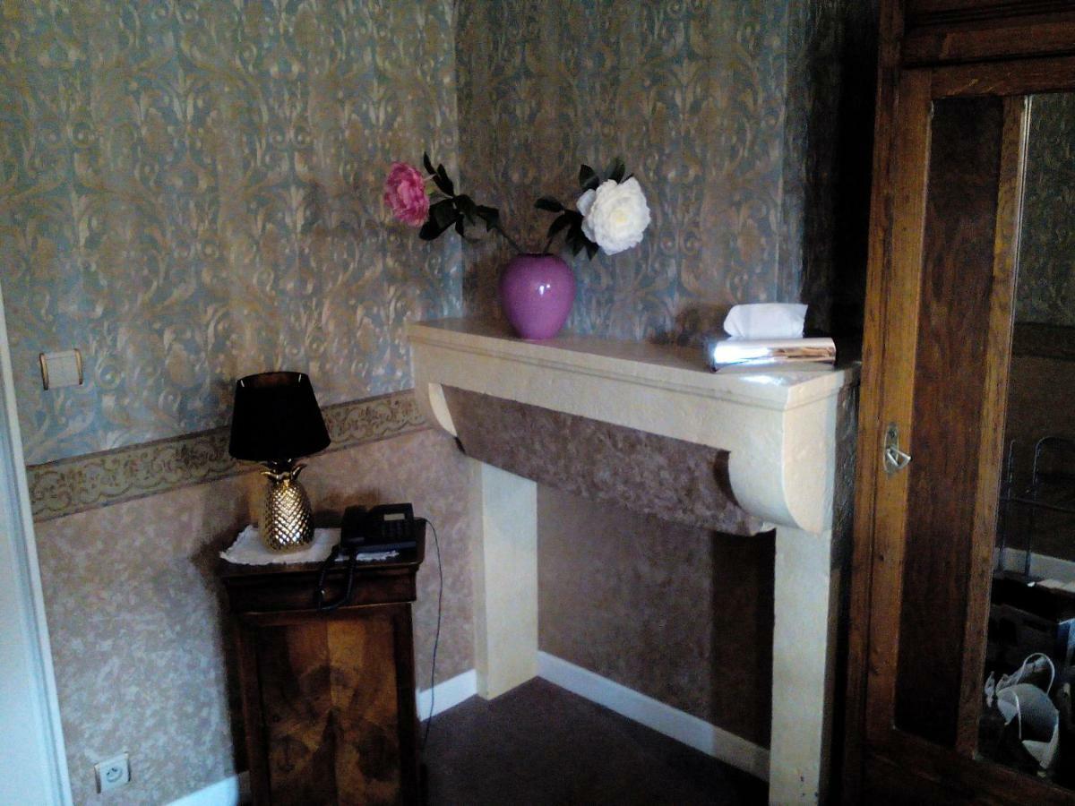 Hotel Le Baron Cremieu Экстерьер фото